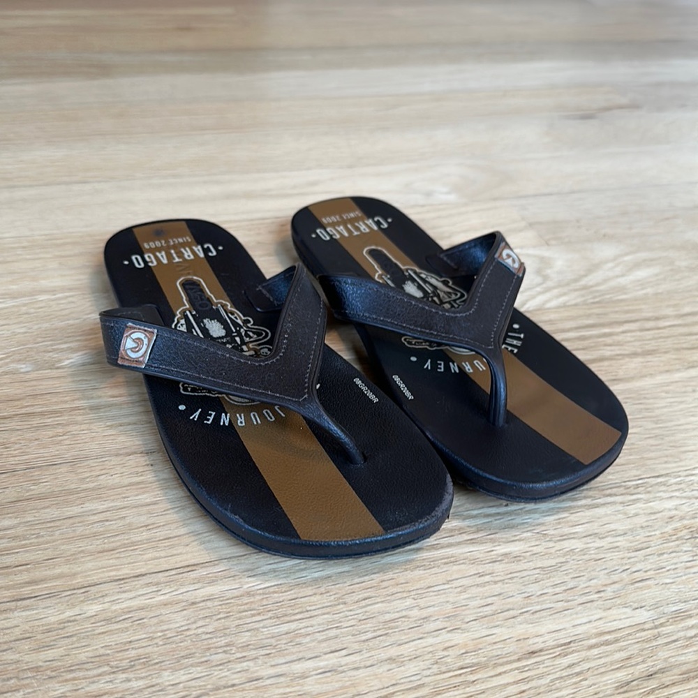 Cartago motorcycle flip flops size Y3